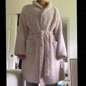 fuzzy robe!! never worn in perfect condition!!
